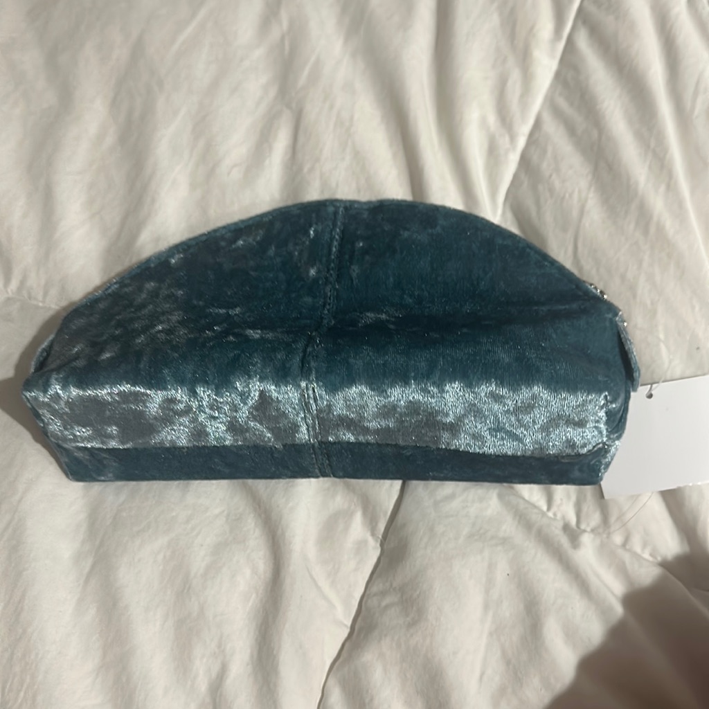 Neutrogena Blue Velvet Make Up Bag Neutrogena Blue Velvet Make Up Bag